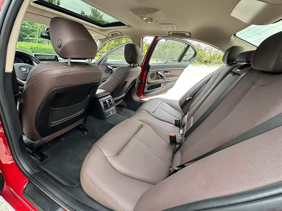 BMW 3 Series 2018, фото 8