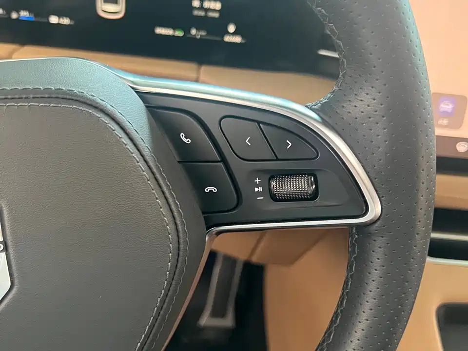 AITO Ask the world M5