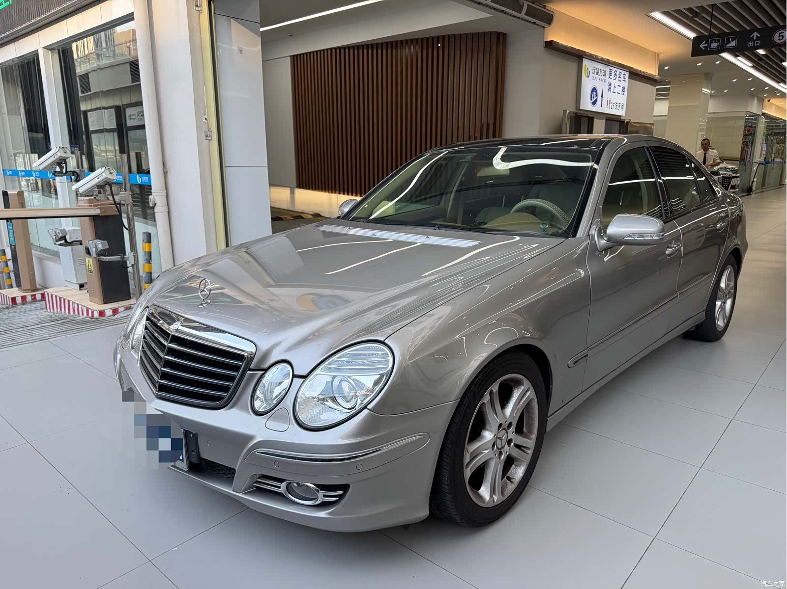 Mercedes-Benz E-Class, 2008 1