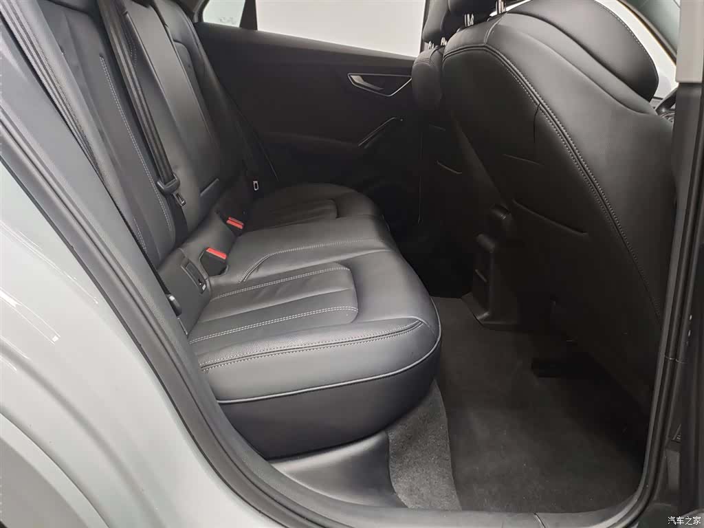Audi Q2L, 2024 7