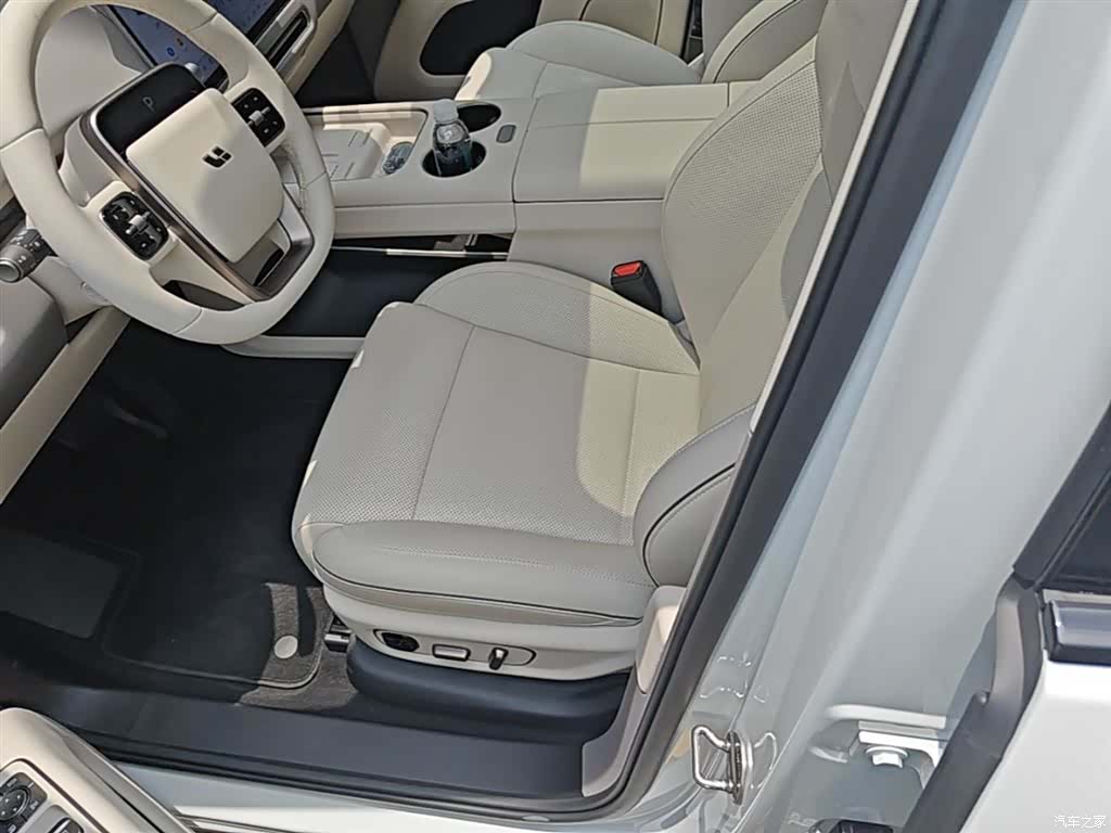 Li Auto i8, 2026 15