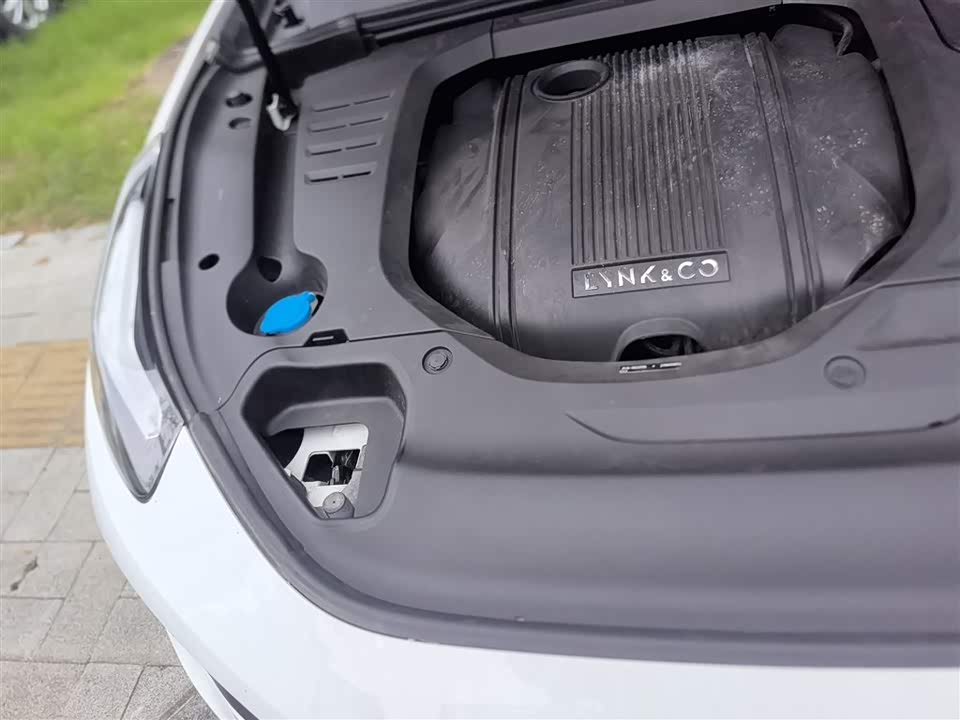 Lynk & Co 02