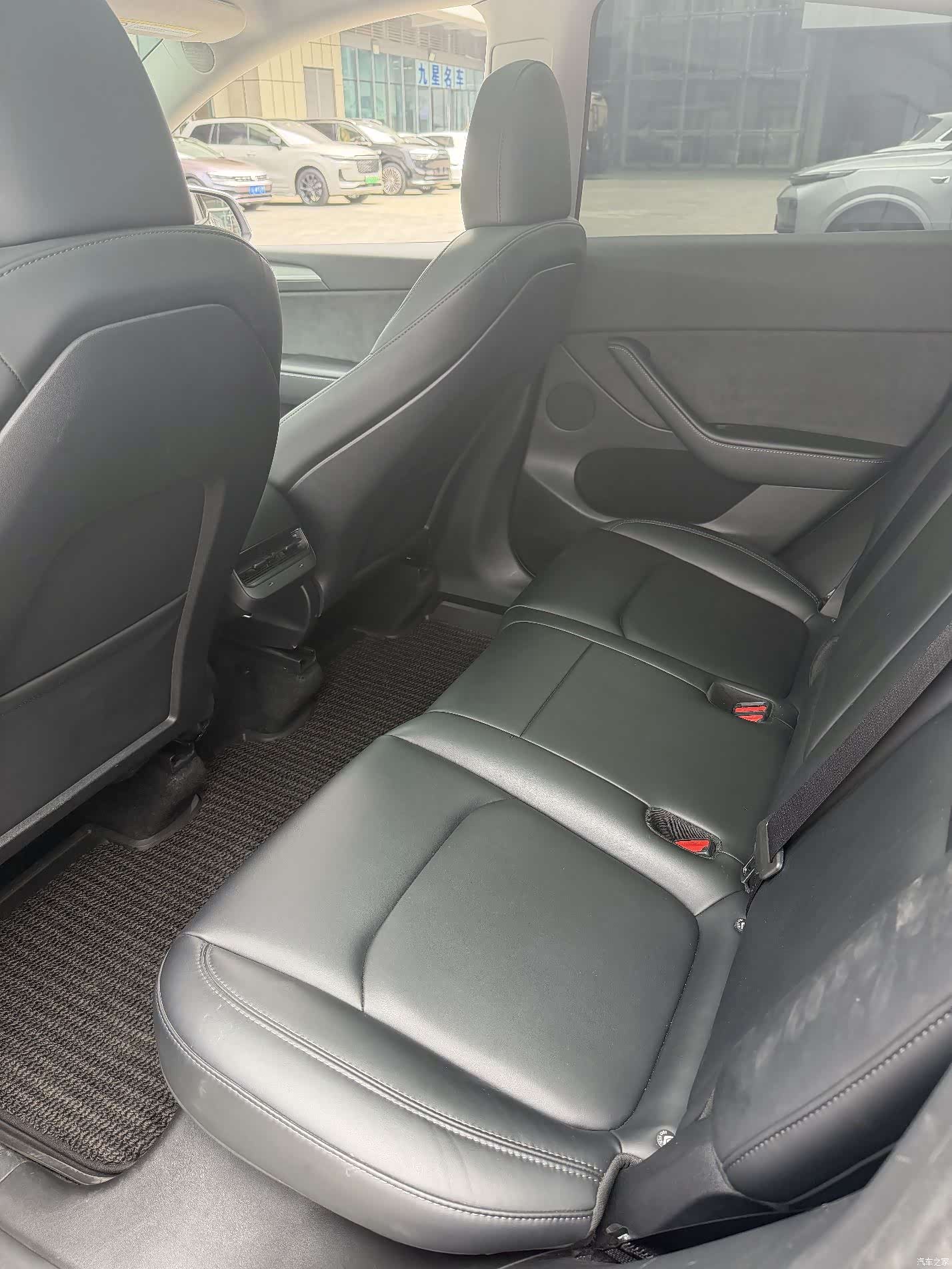 Tesla Model Y, 2024 6
