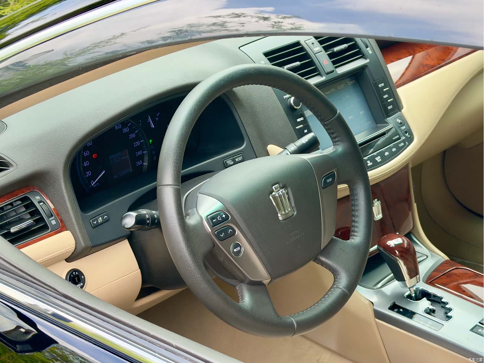 Toyota Crown, 2014 3