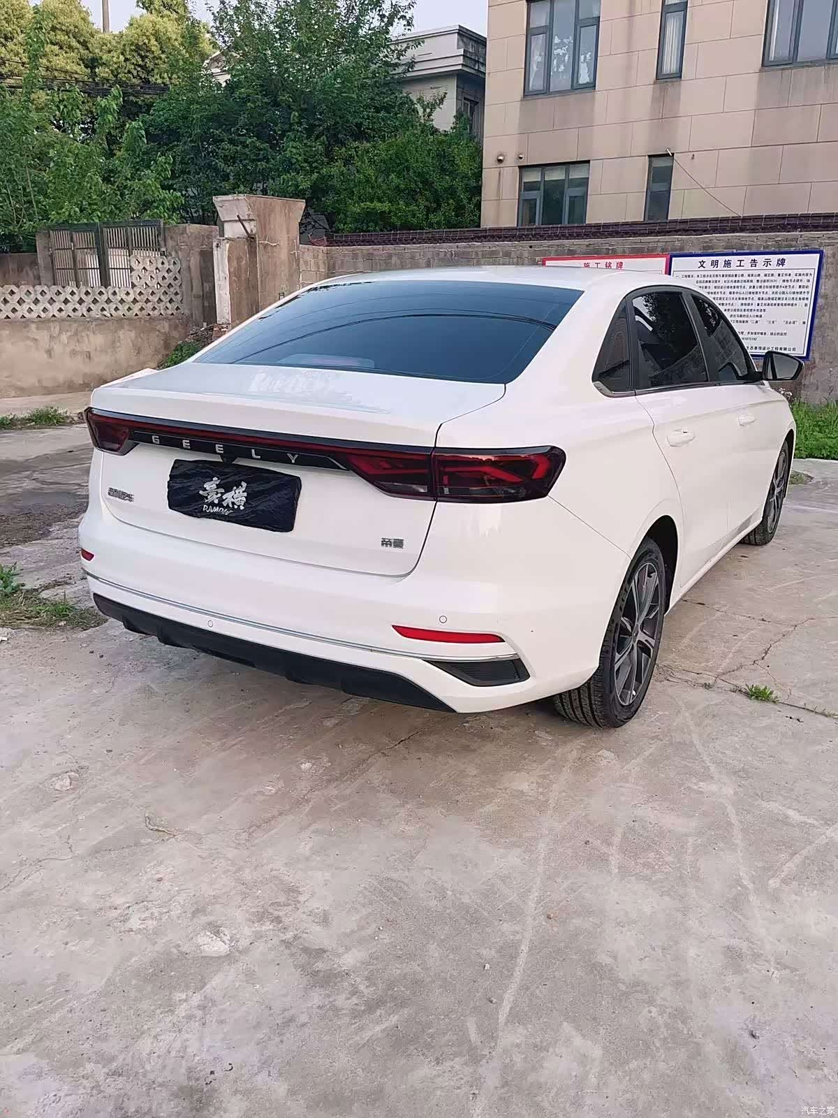 Geely Emgrand, 2022 9