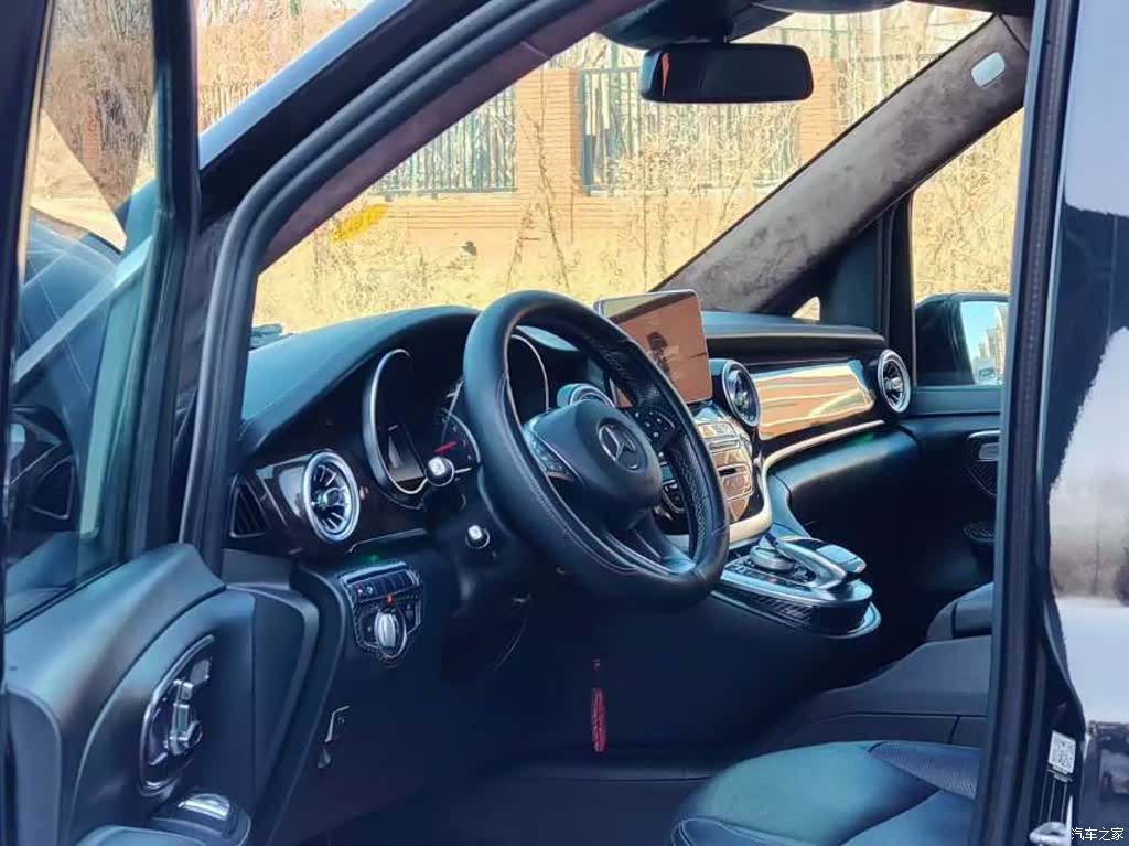 Mercedes-Benz V-Class, 2020 9