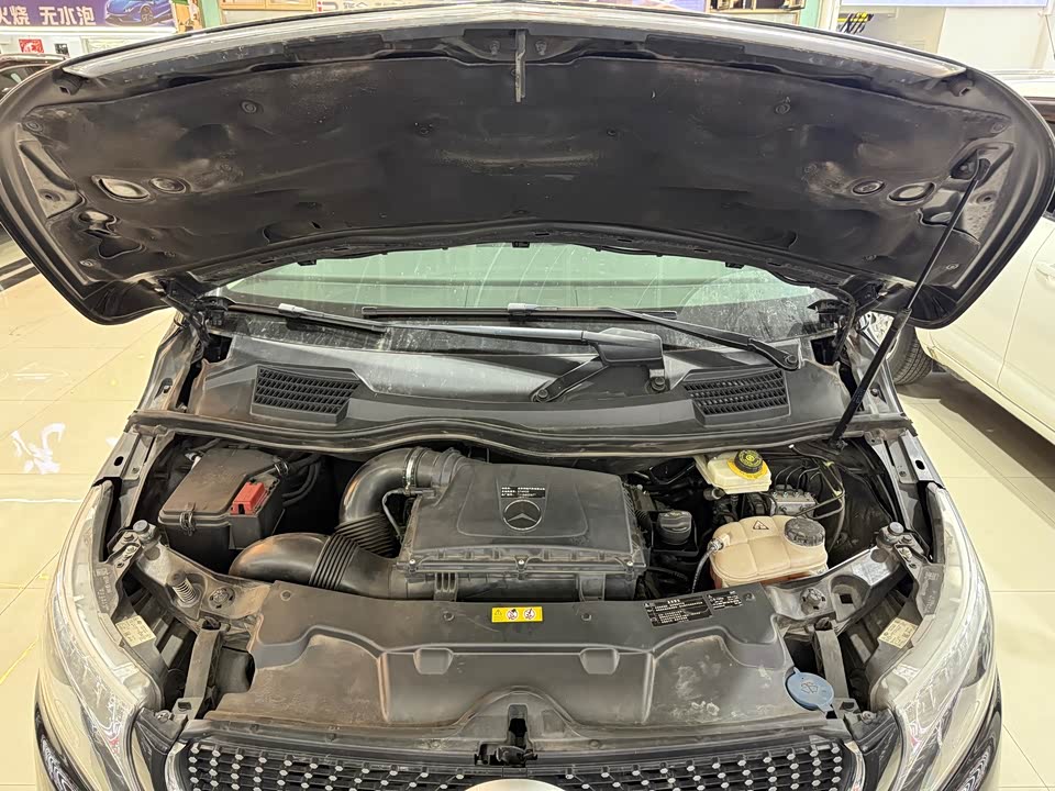 Mercedes-Benz V-class