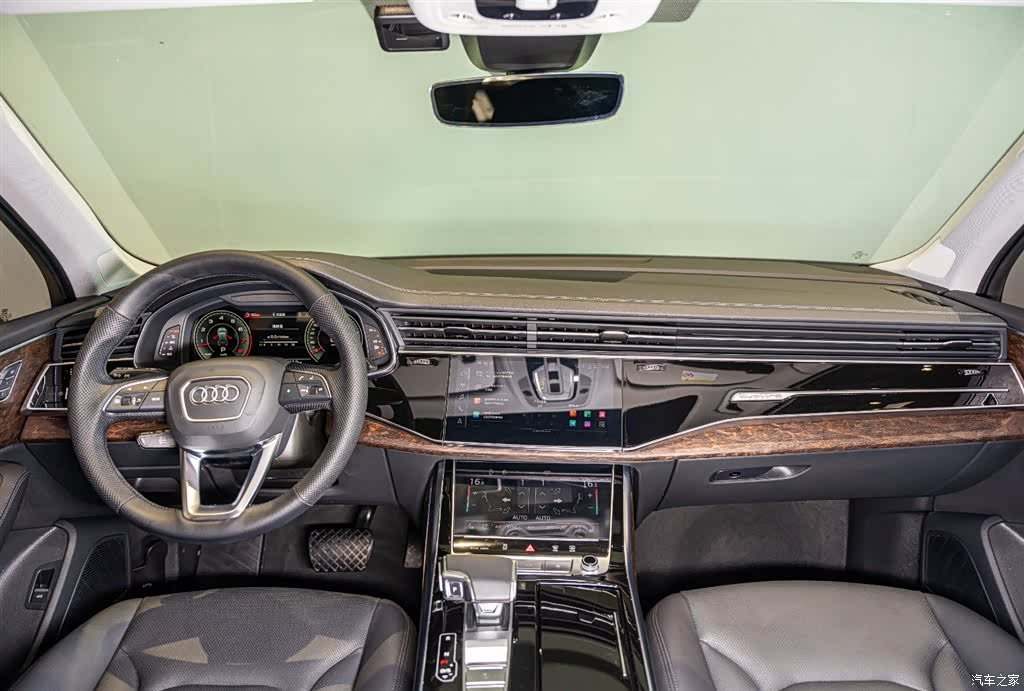 Audi Q7, 2023 10