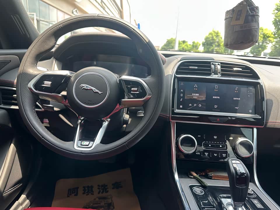 Jaguar XEL Jaguar XEL