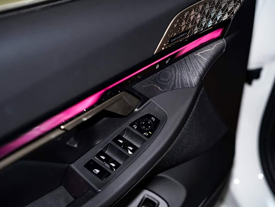 BMW 5 Series 2025, фото 31