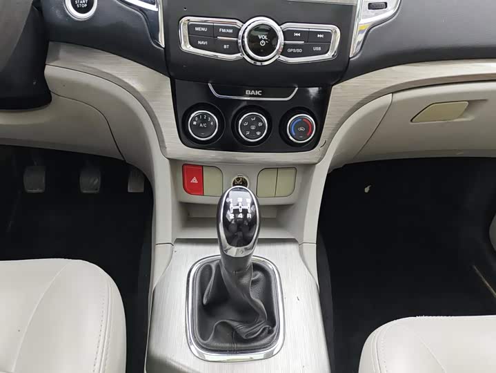 BAIC Huansu H3 2016 H3 F 1.5L МКПП Премиум