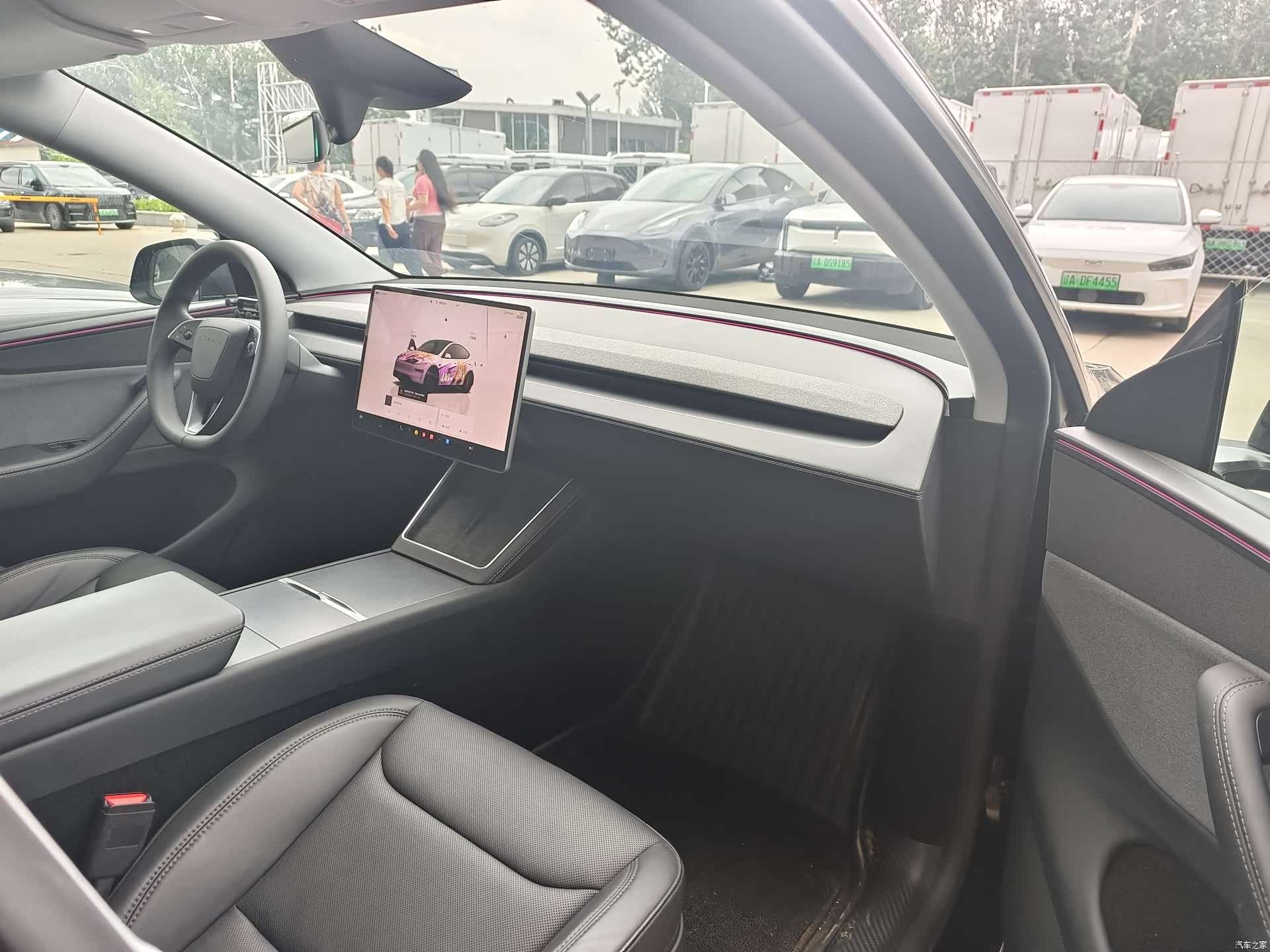 Tesla Model Y, 2025 все фото