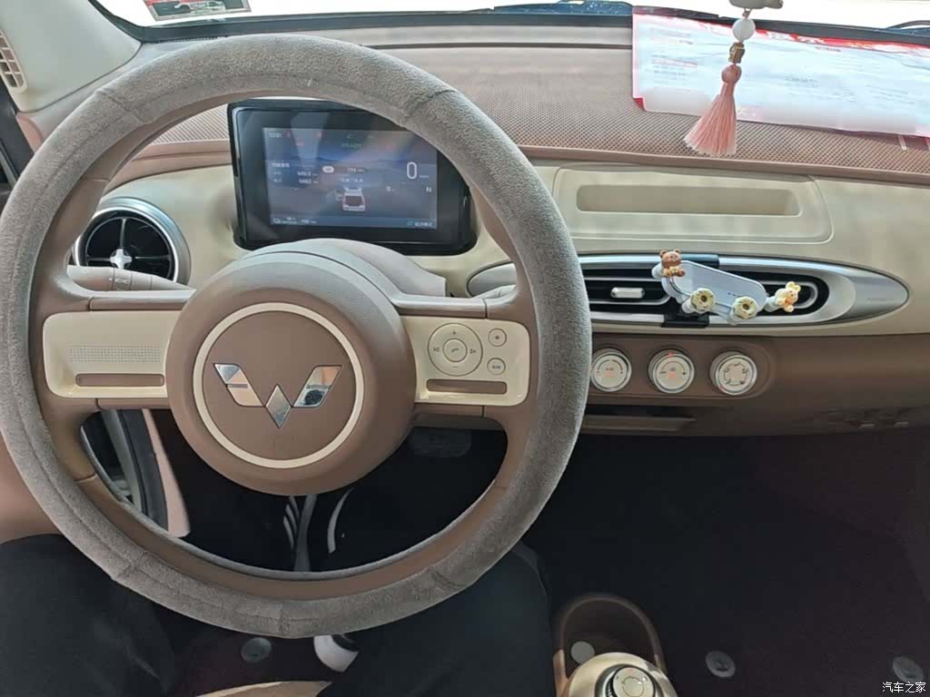 Wuling MINIEV, 2025 10