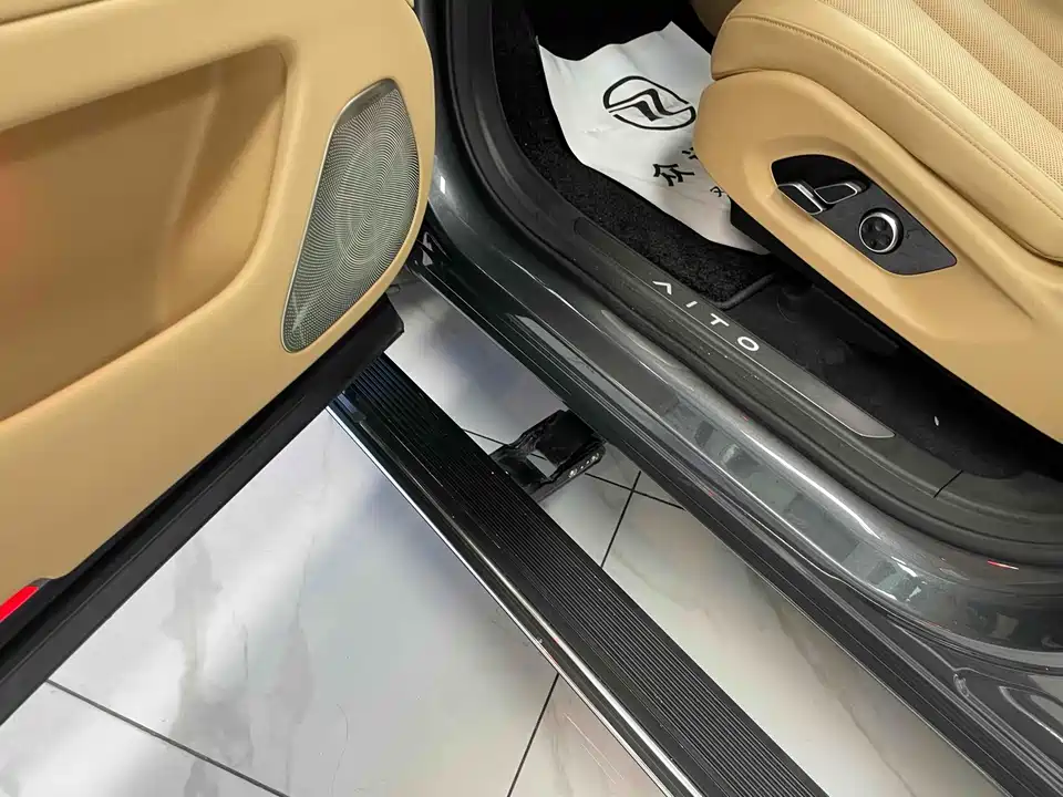 AITO Ask the world M7