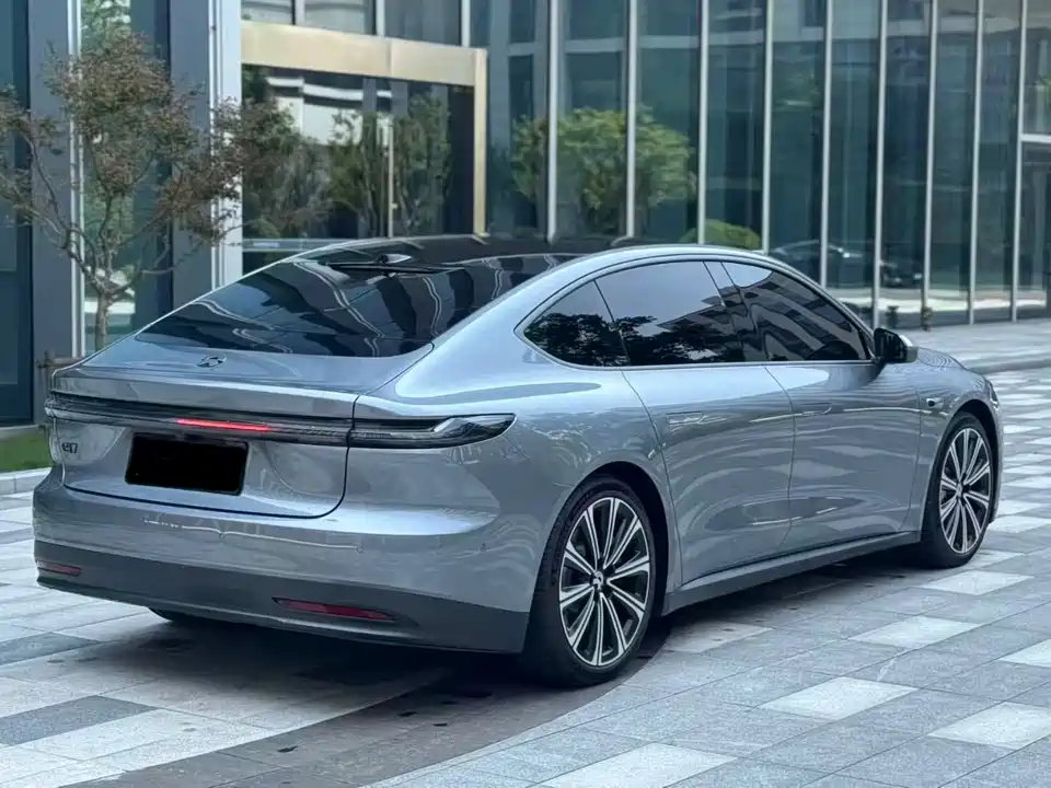 NIO ET7
