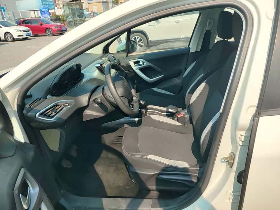 Peugeot 2008 2016, фото 15