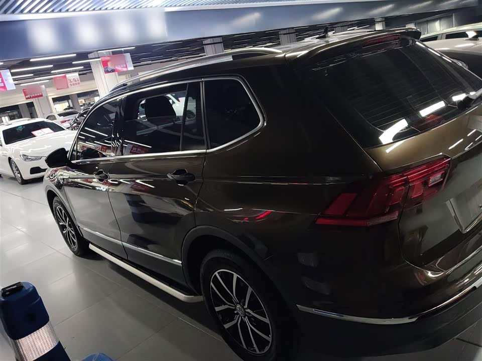 Volkswagen Tiguan L