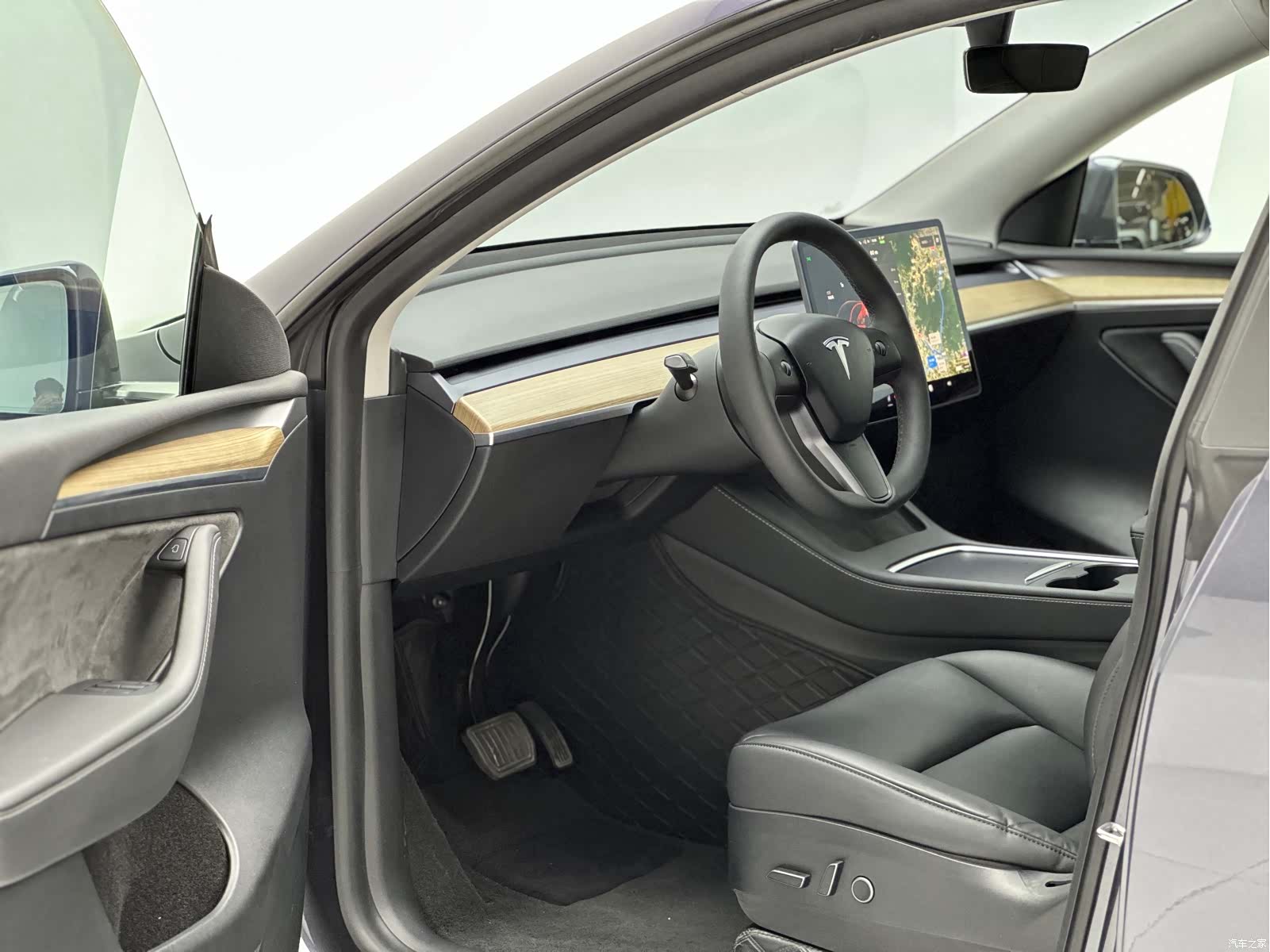 Tesla Model Y, 2021 13