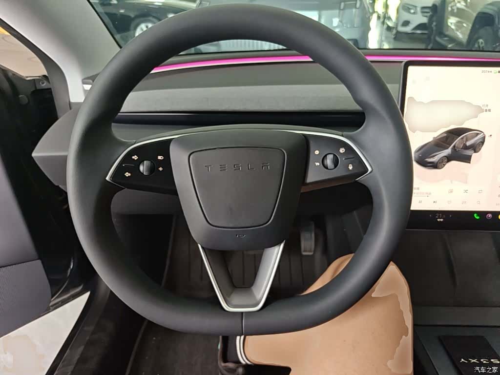 Tesla Model 3, 2025 11