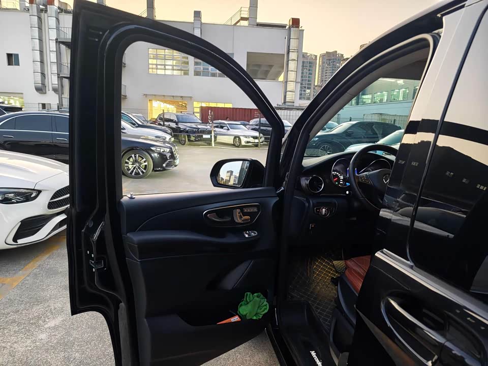 Mercedes-Benz V-class