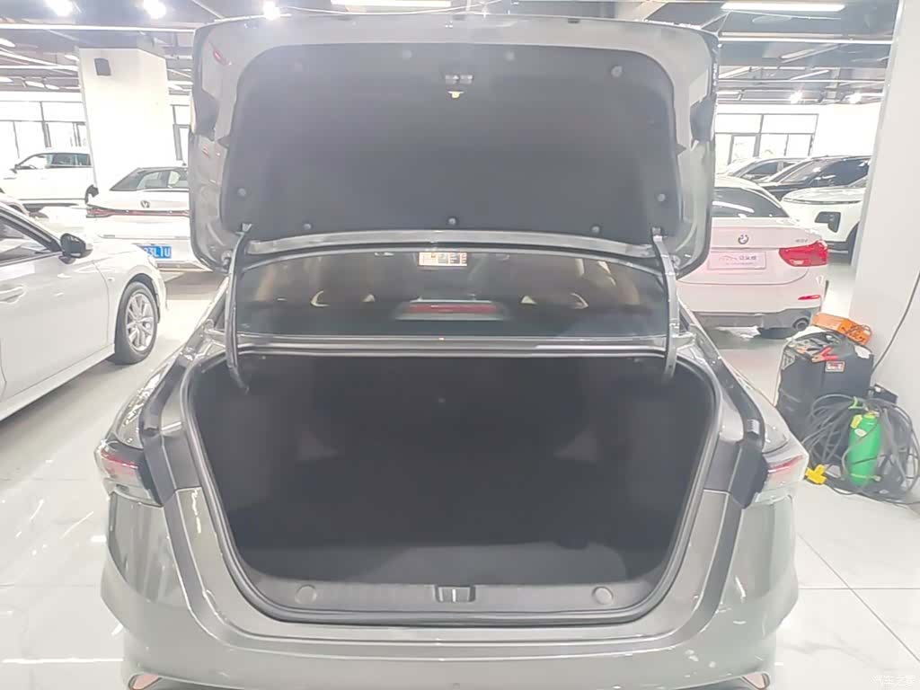 Geely Binray, 2023 19