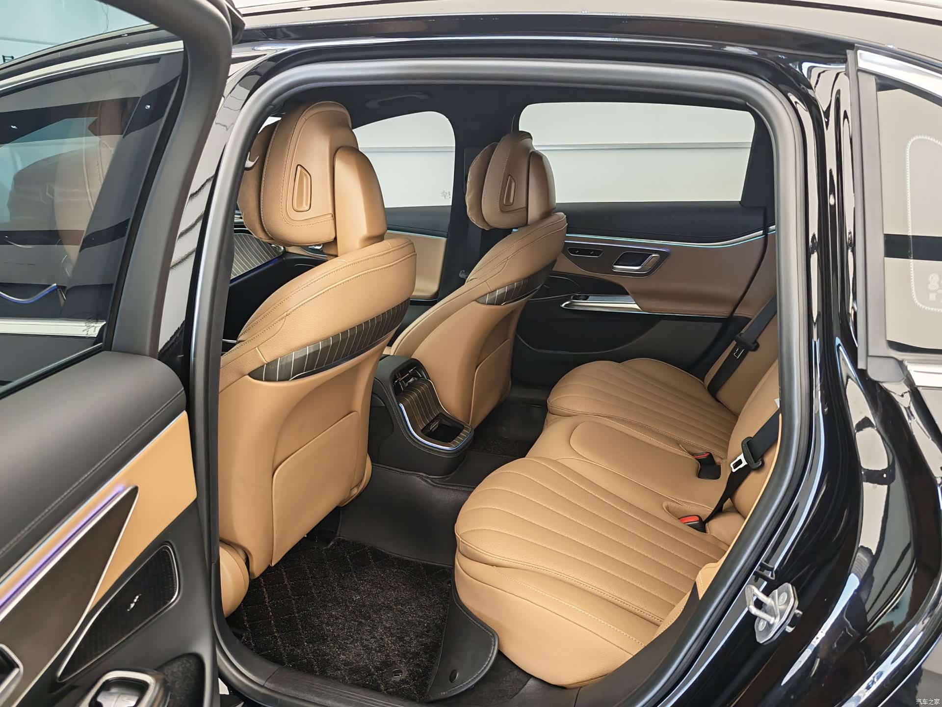 Mercedes-Benz E-Class, 2024 10