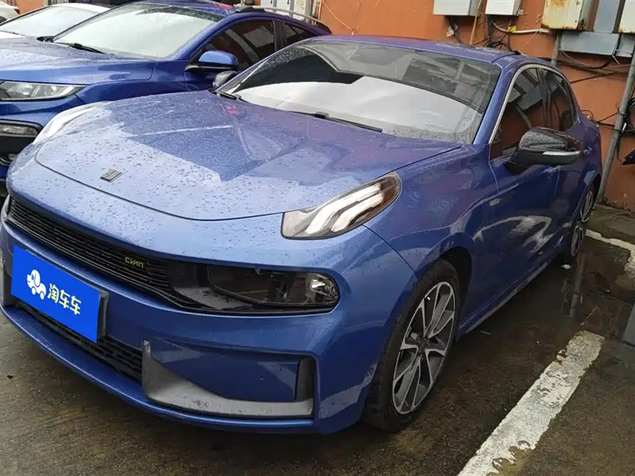 Lynk & Co 03