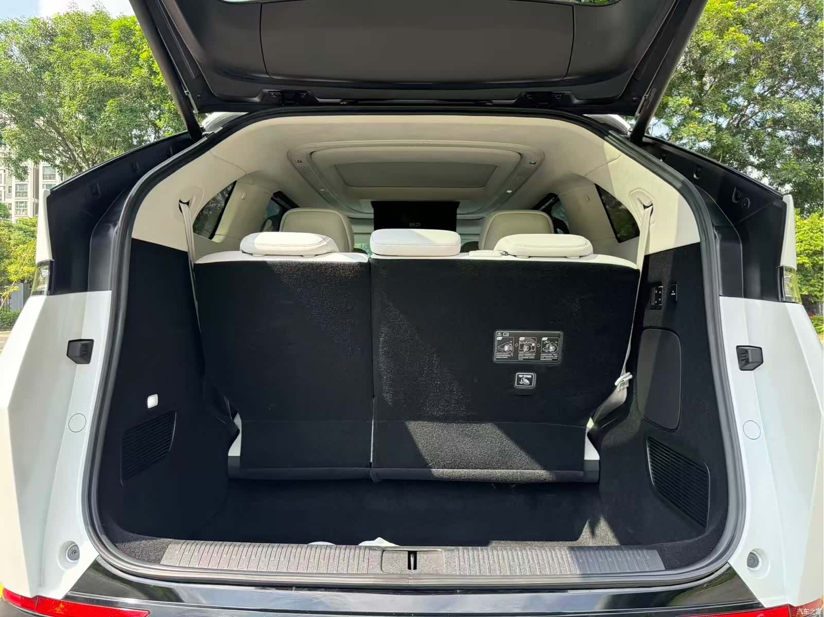 Xpeng X9, 2024 12