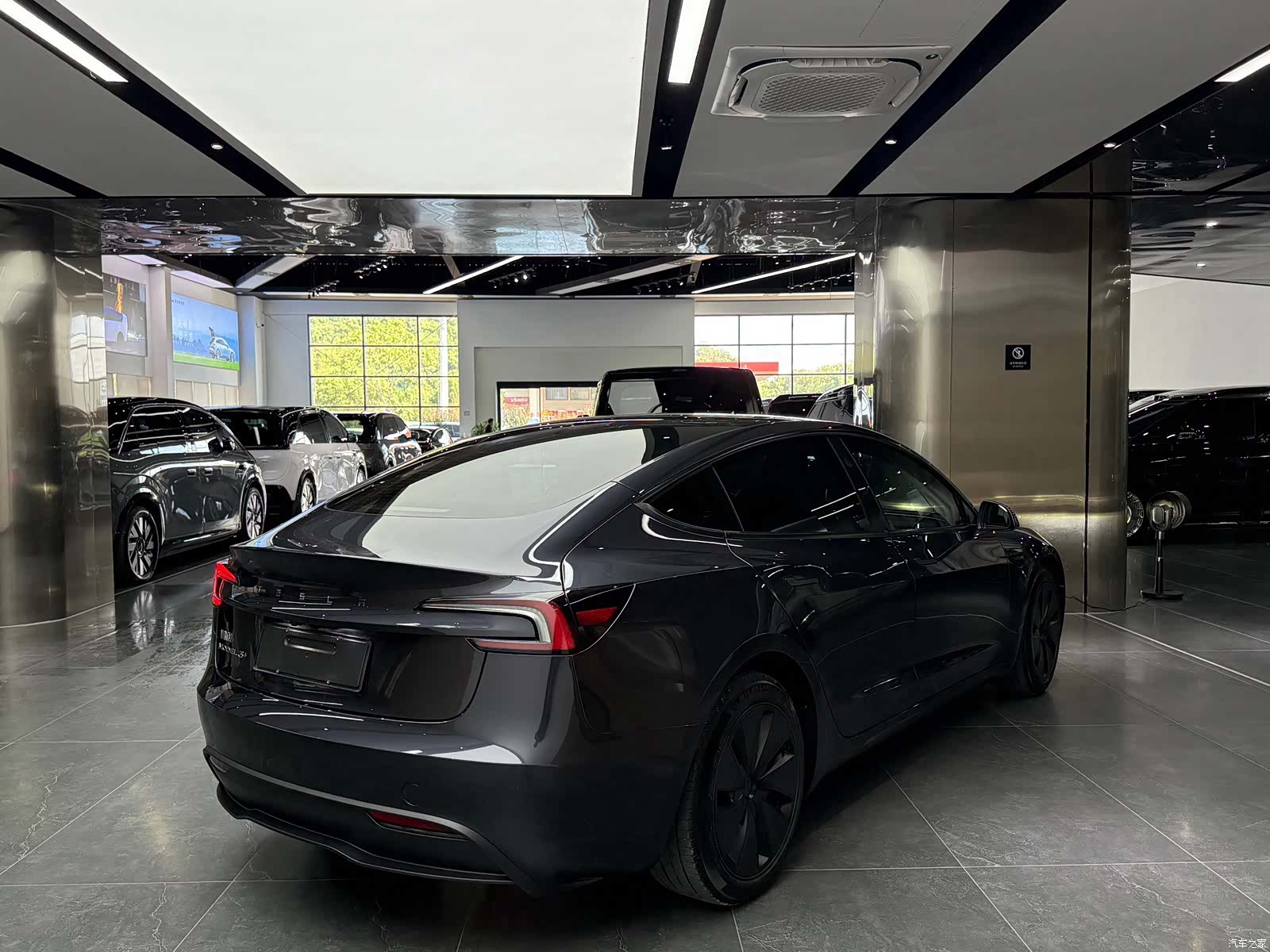 Tesla Model 3, 2024 14