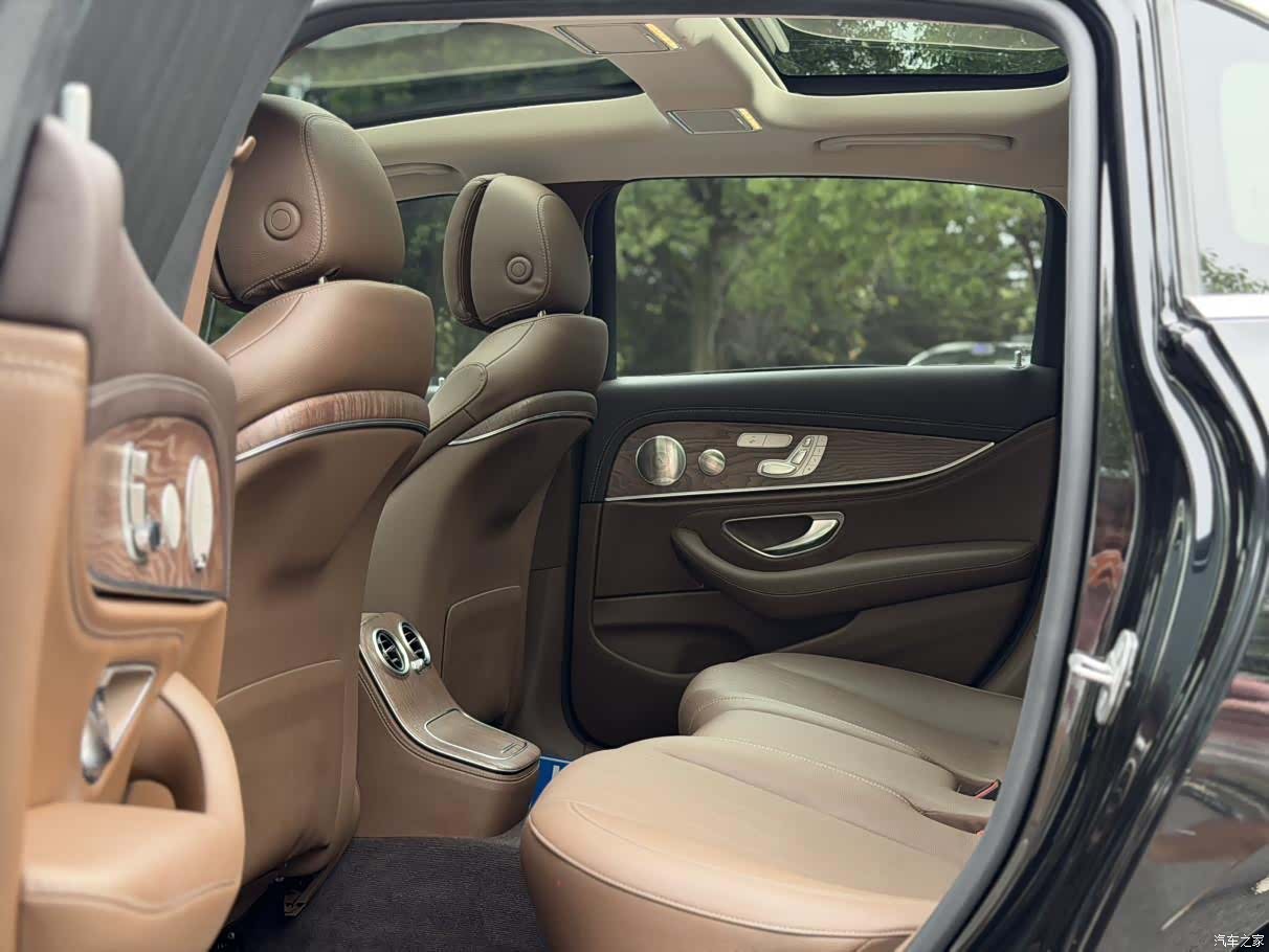 Mercedes-Benz E-Class, 2022 10
