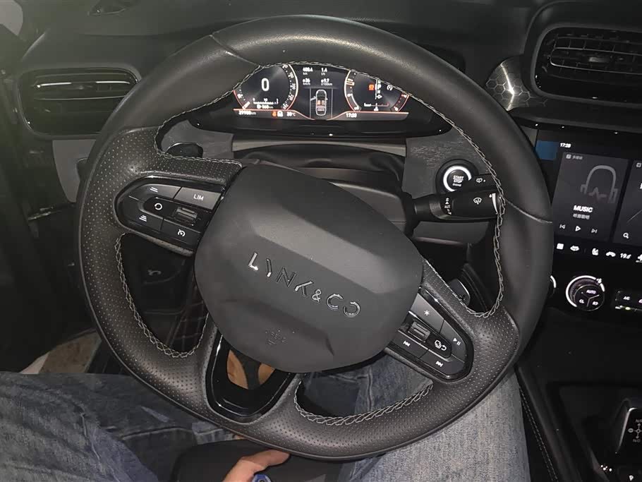 Lynk & Co 03