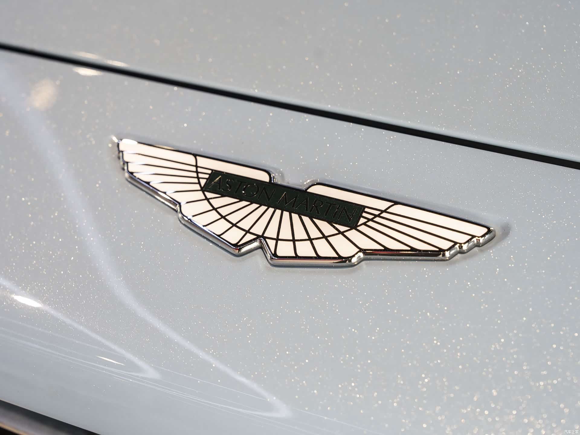 Aston Martin DBX, 2022 9