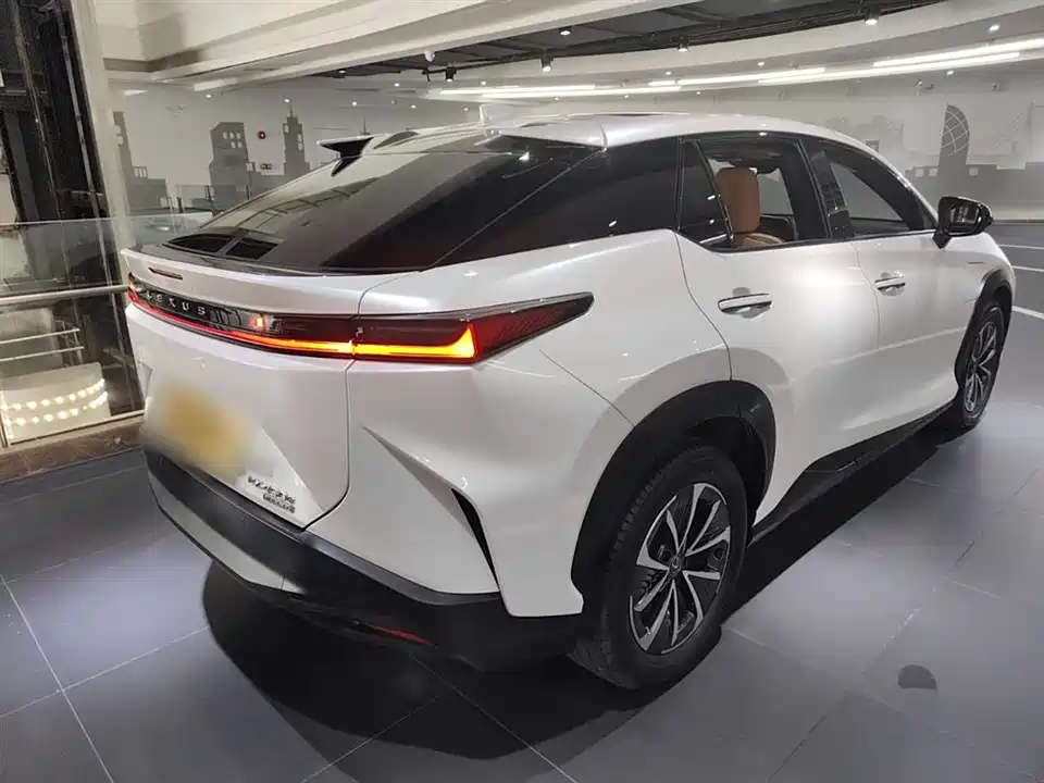 Lexus RZ