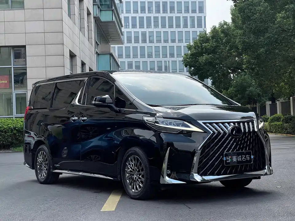 Lexus LM