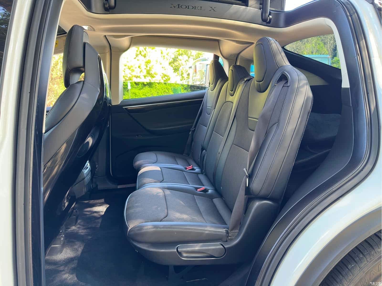 Tesla Model X, 2017 13
