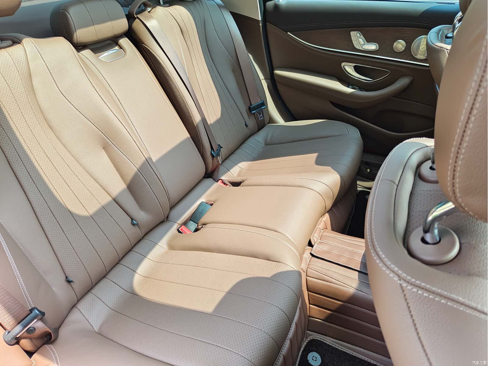 Mercedes-Benz E-Class, 2023 13