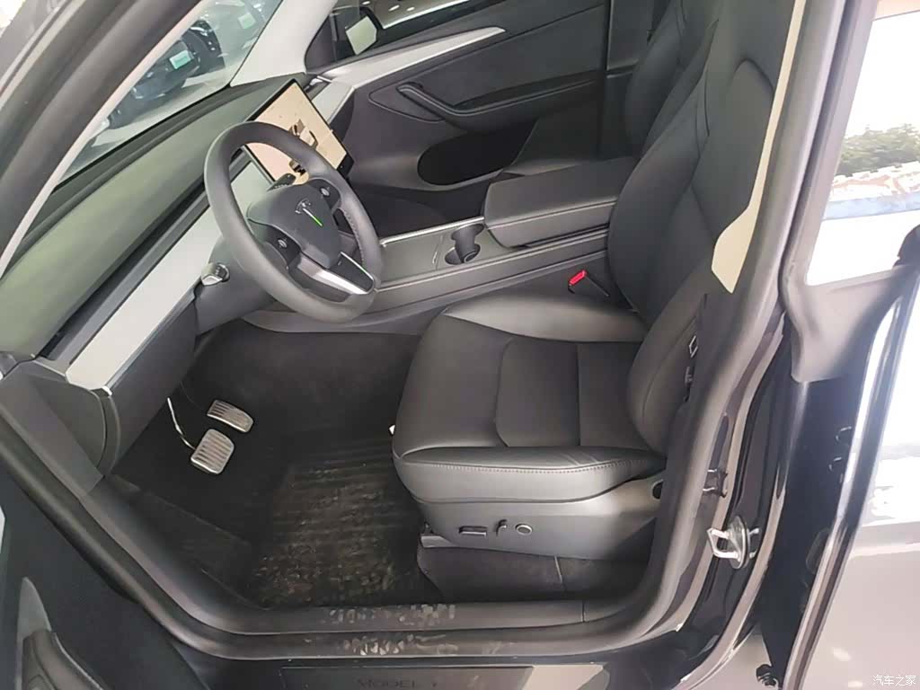 Tesla Model Y, 2024 15