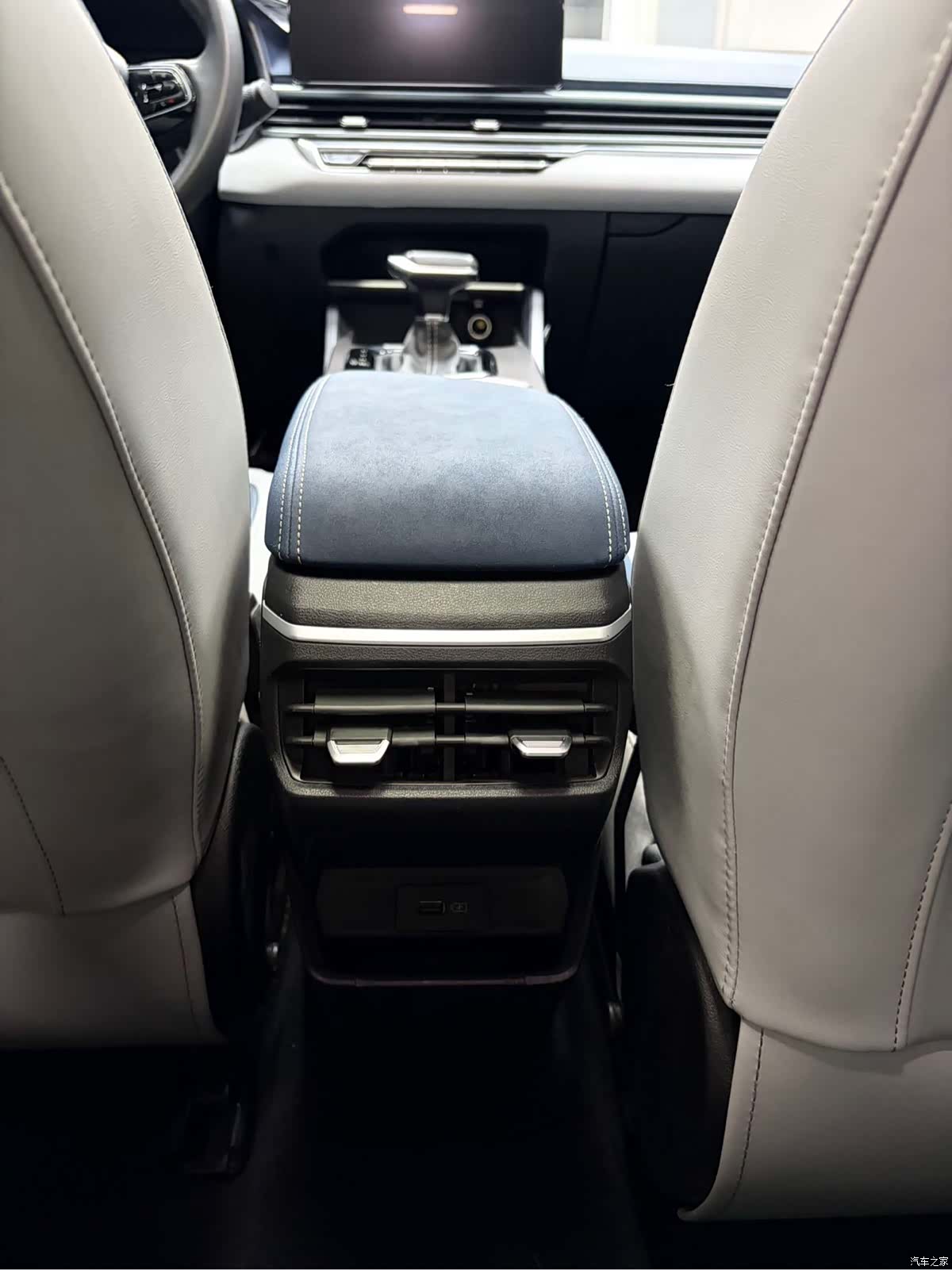 Geely Emgrand, 2022 14