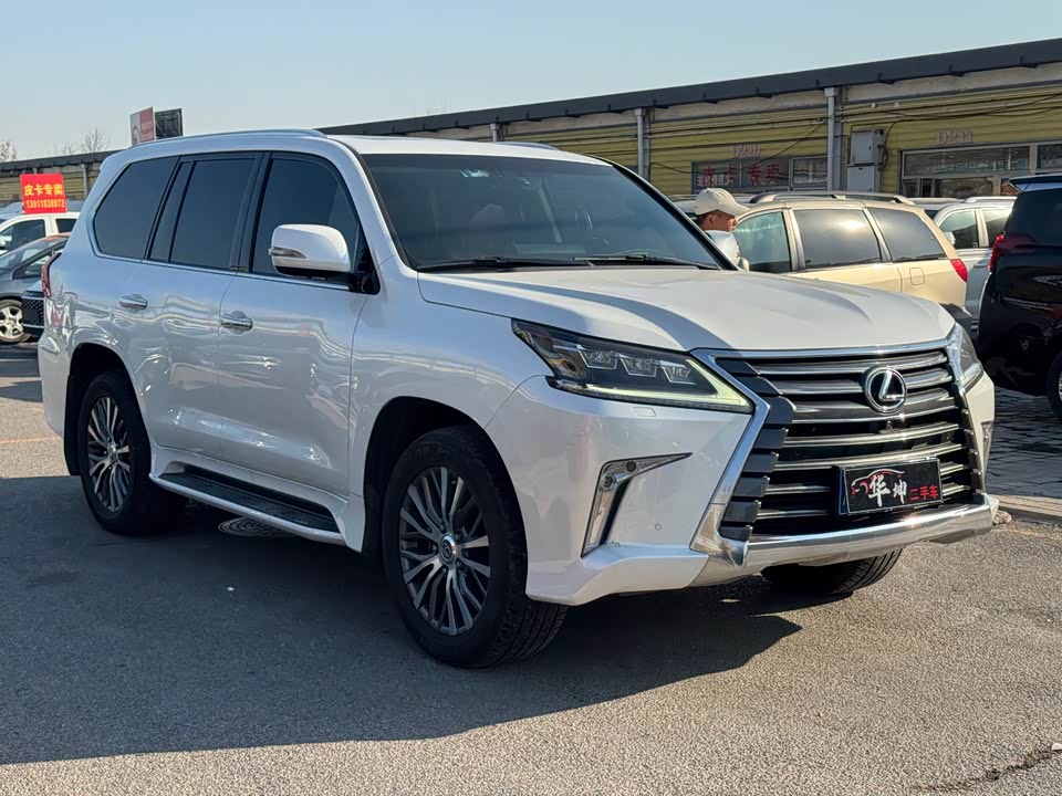 Lexus LX