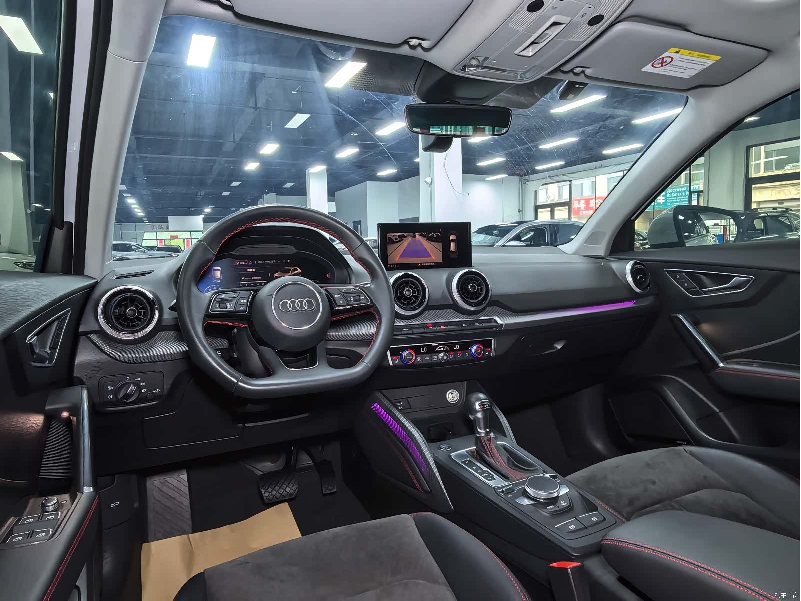 Audi Q2L, 2023 13