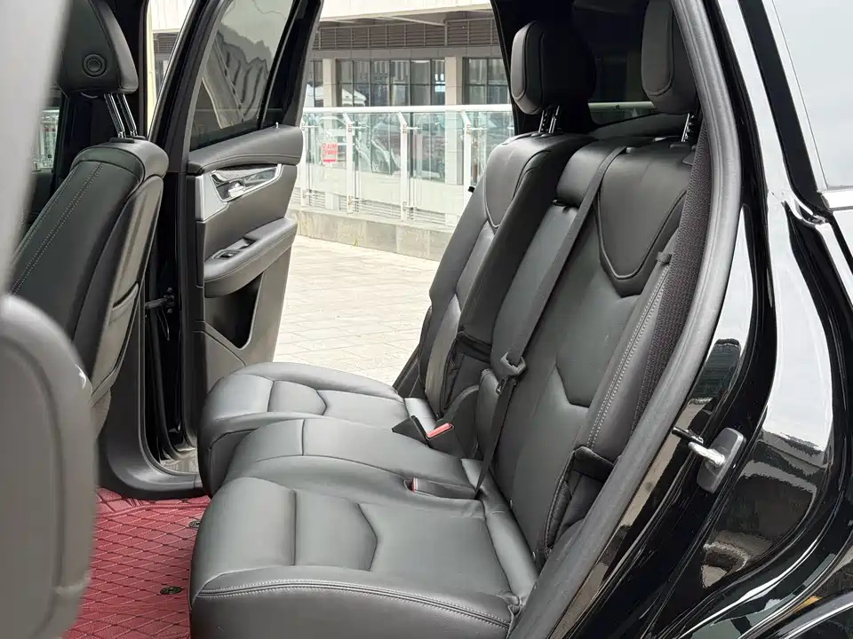 Cadillac XT6