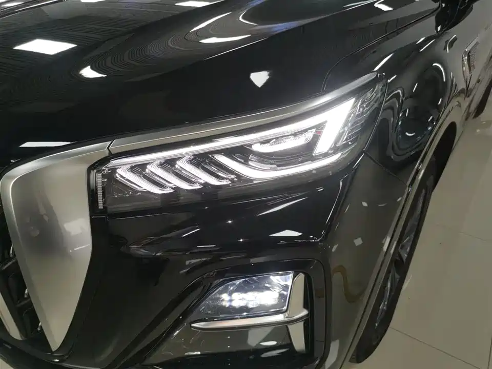 Hongqi HS5