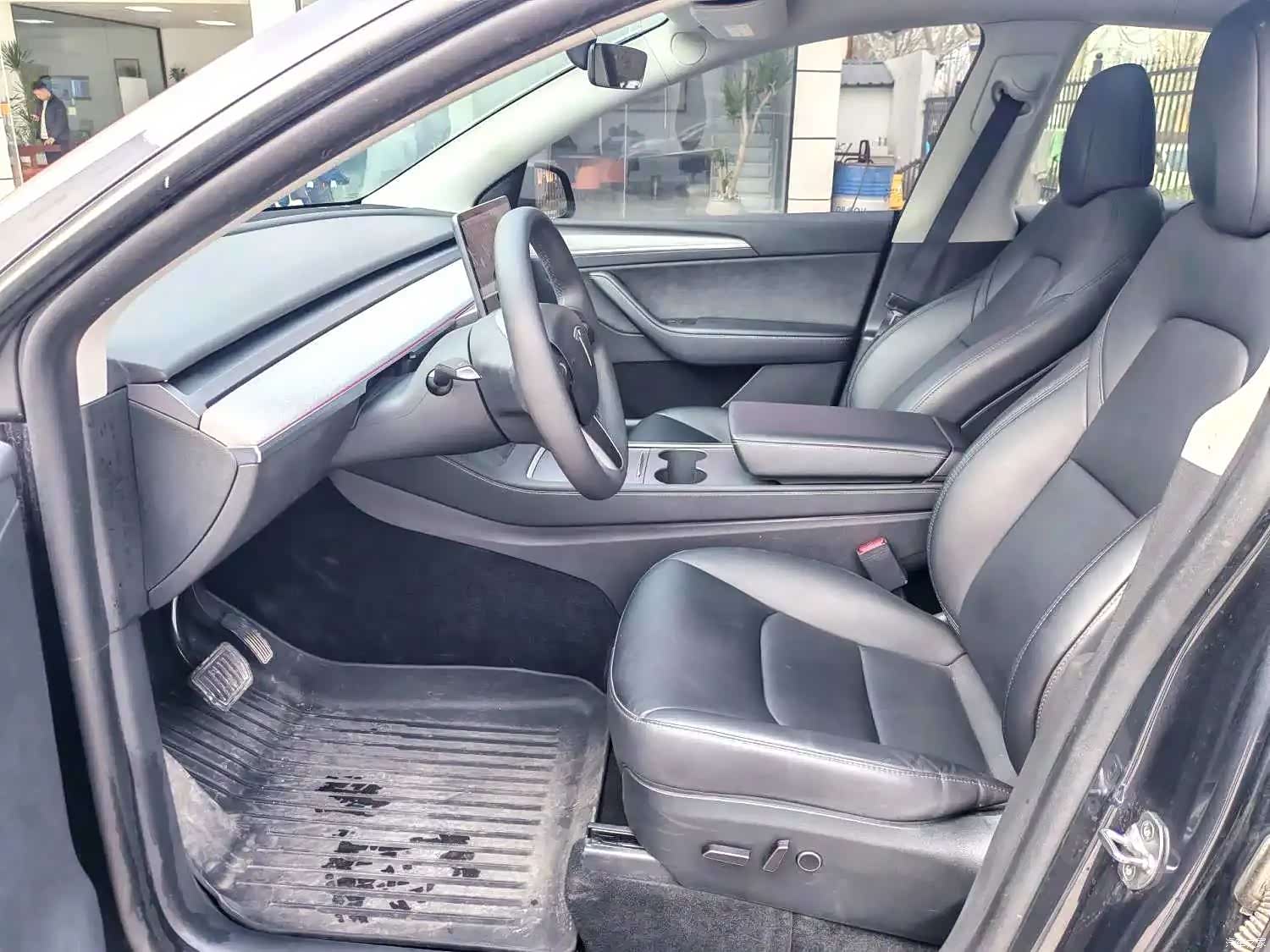 Tesla Model Y, 2024 все фото