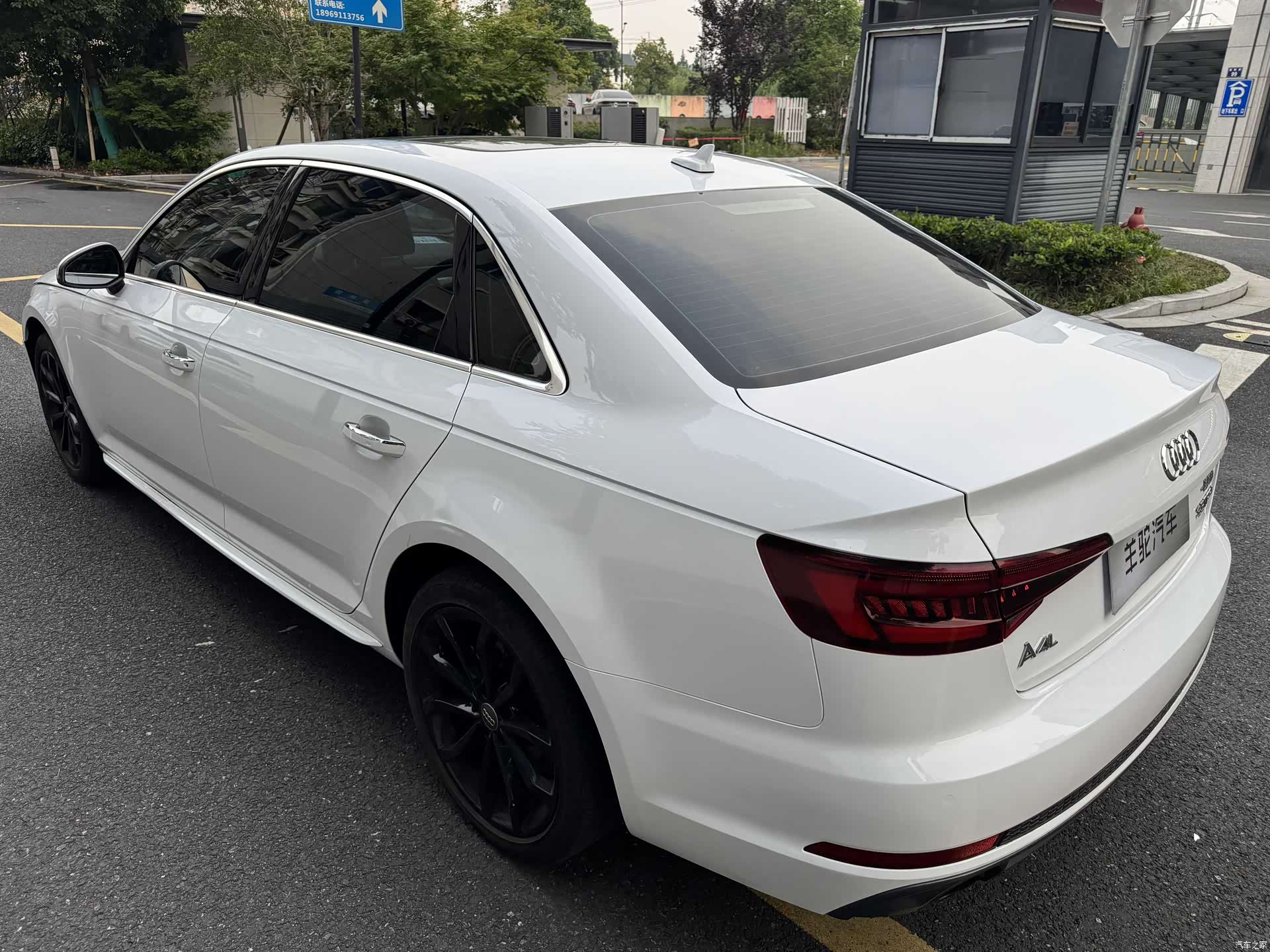 Audi A4L, 2018 все фото