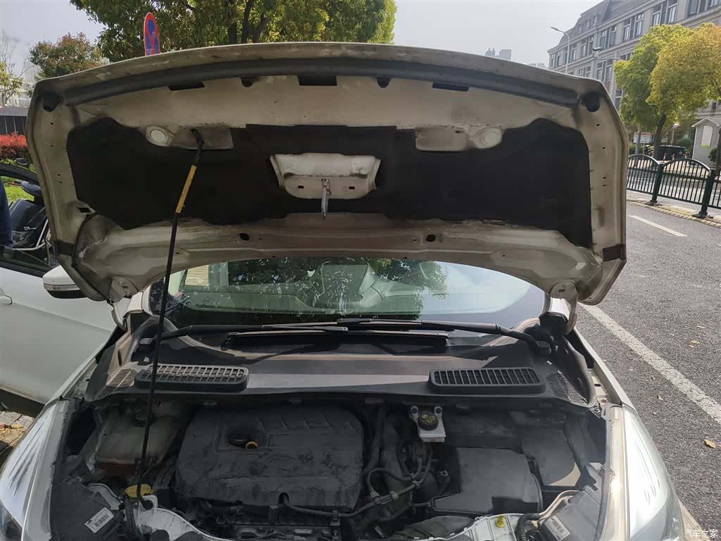 Ford Kuga, 2016 11
