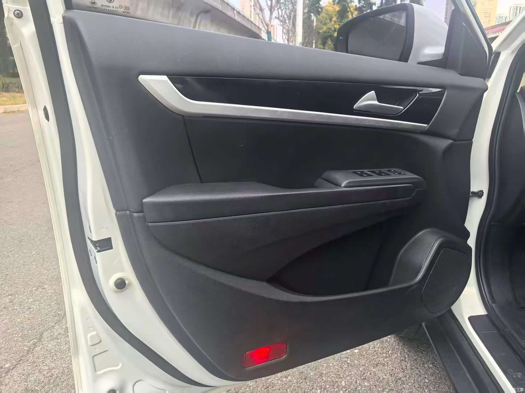 DongFeng AX7, 2016 11