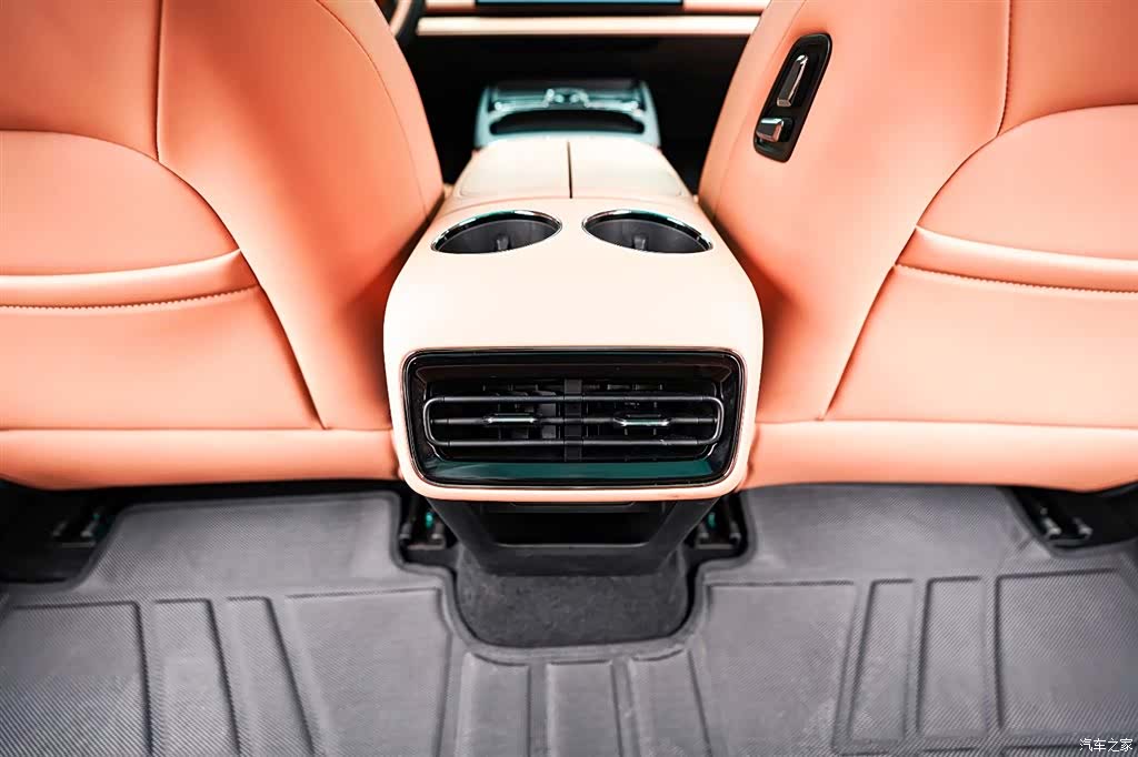 Geely 8, 2025 17