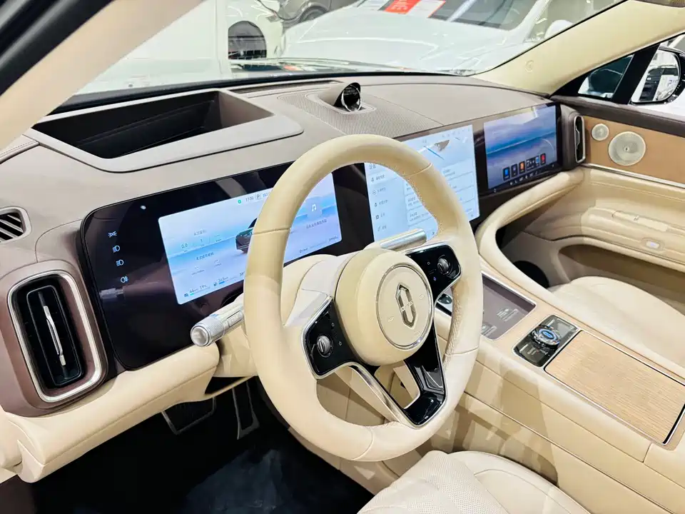 AITO Ask the world M9