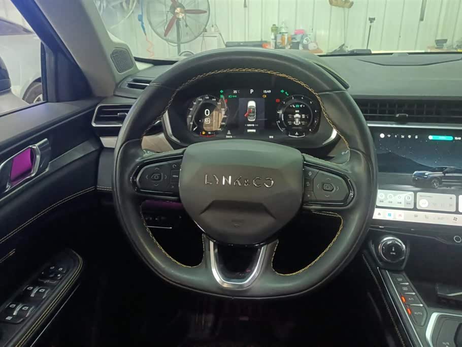 Lynk & Co 01