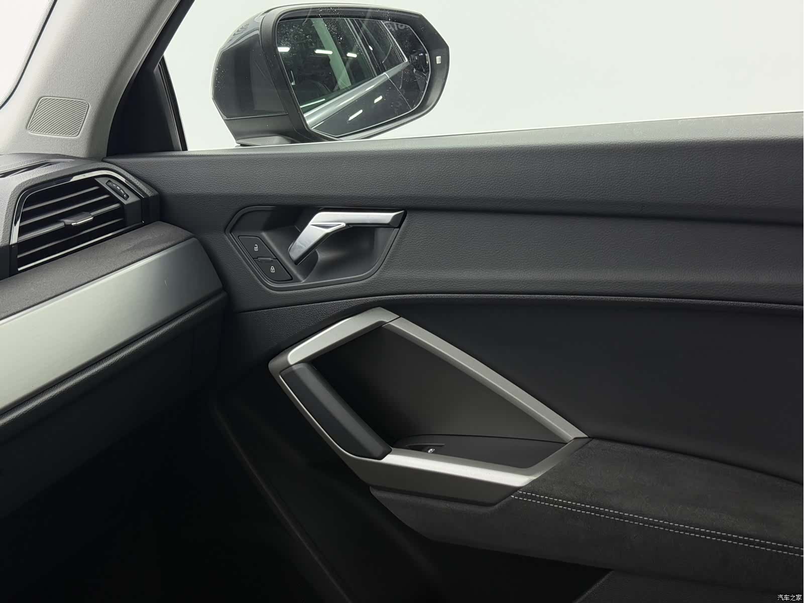 Audi Q3, 2023 10